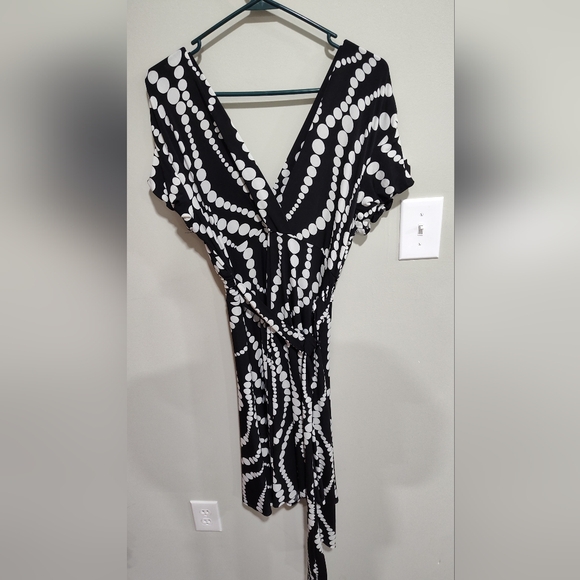 Roulette Dresses & Skirts - Roulette Women's Black And White Polka Dot Dress With Belt, Size Large, Stretch